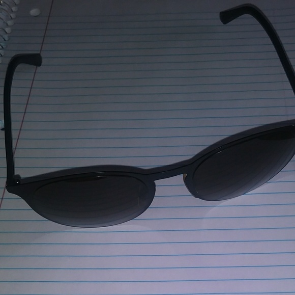 Gucci shades - Picture 2 of 7